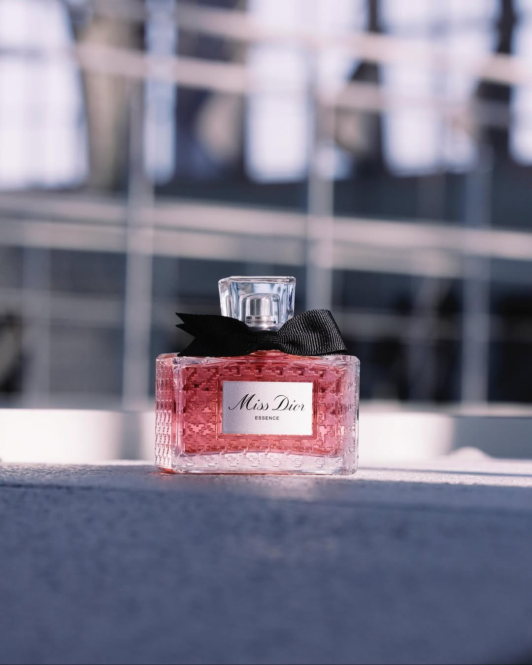Kurkdjian otvorio novu eru Diorovih parfema: Lansiran je novi Miss Dior Essence