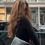 Savršena frizura čak i ispod kape? Puderi za volumen kose su tu da spasu dan