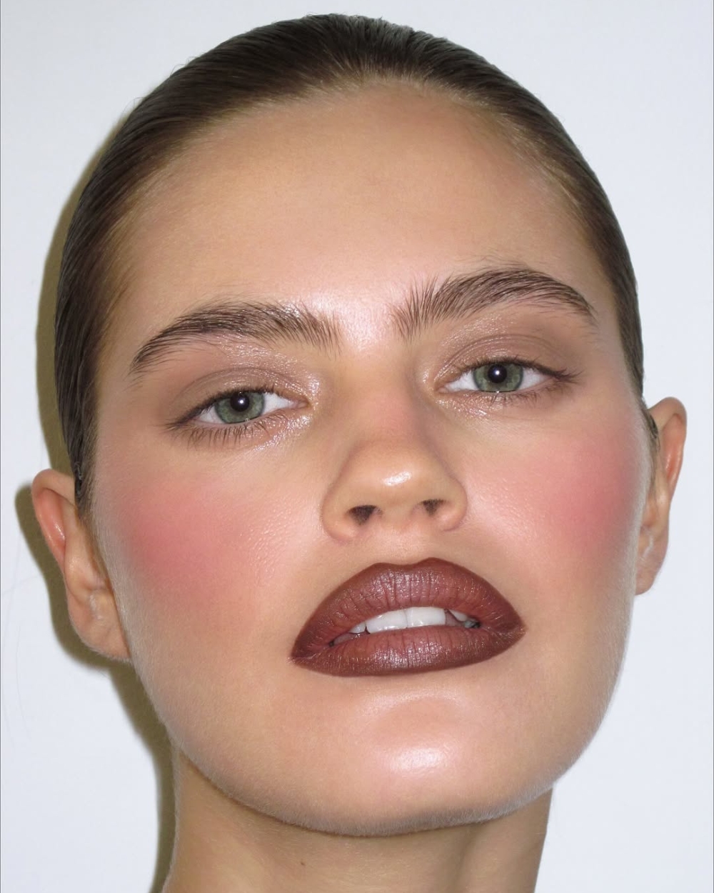 90s vibe all the way: Dobro došli nazad smeđi karmini!