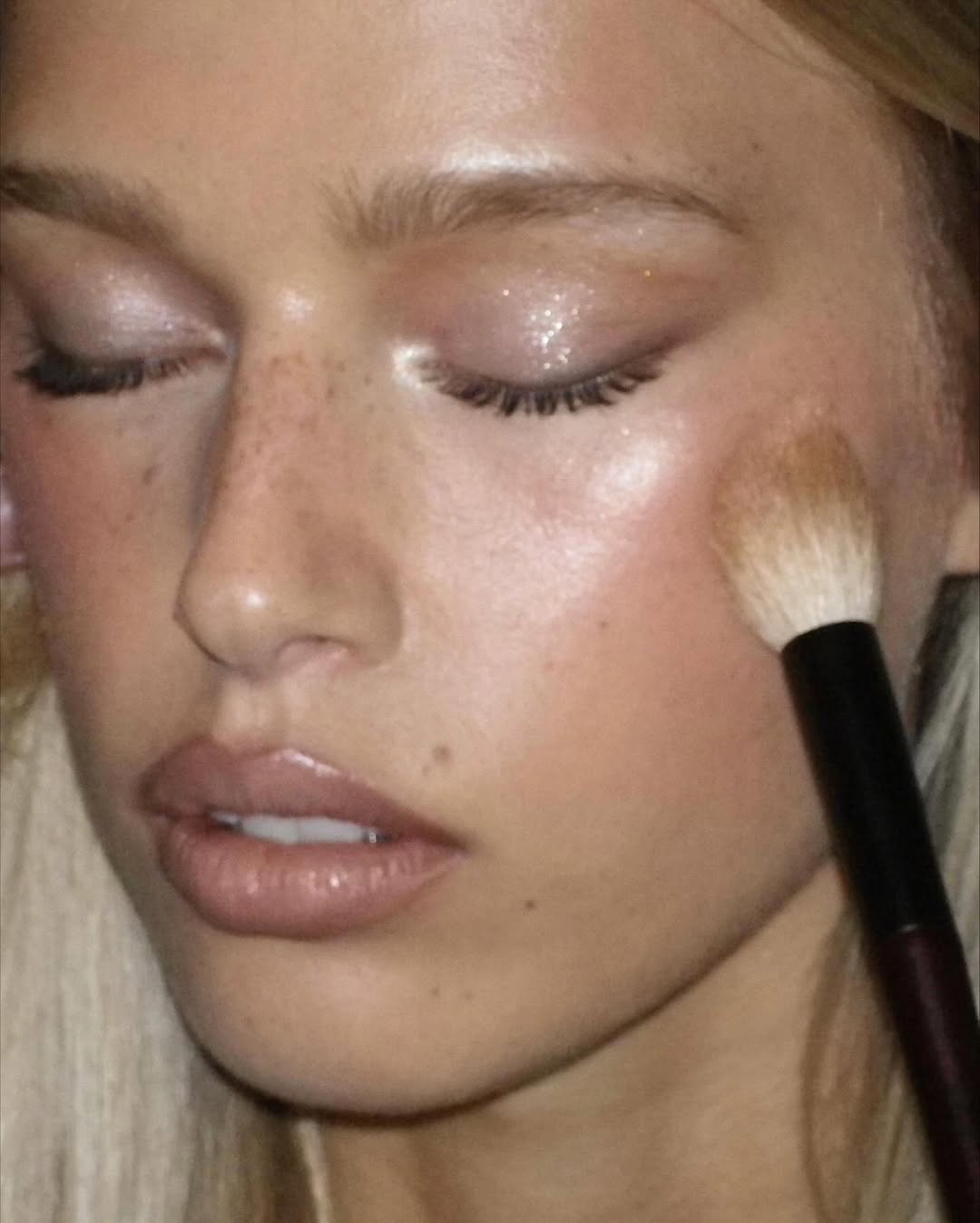 Drogerijske svetlucave senke za oči koje morate isprobati ove festive sezone