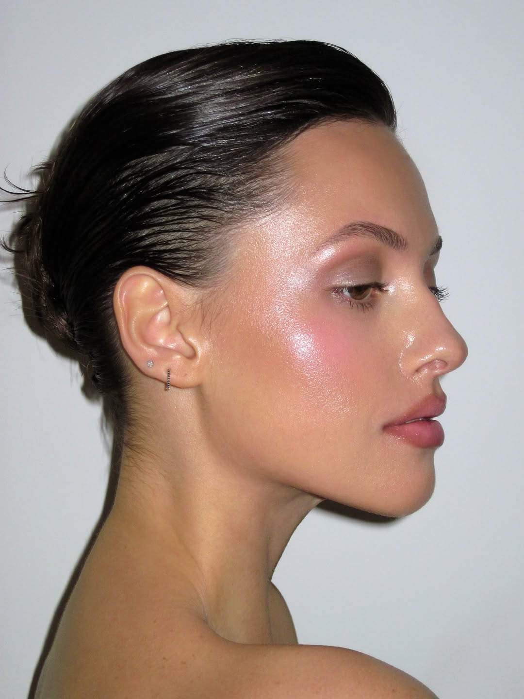 Novogodišnji makeup: Najbolji drogerijski prajmeri za šminku koja traje