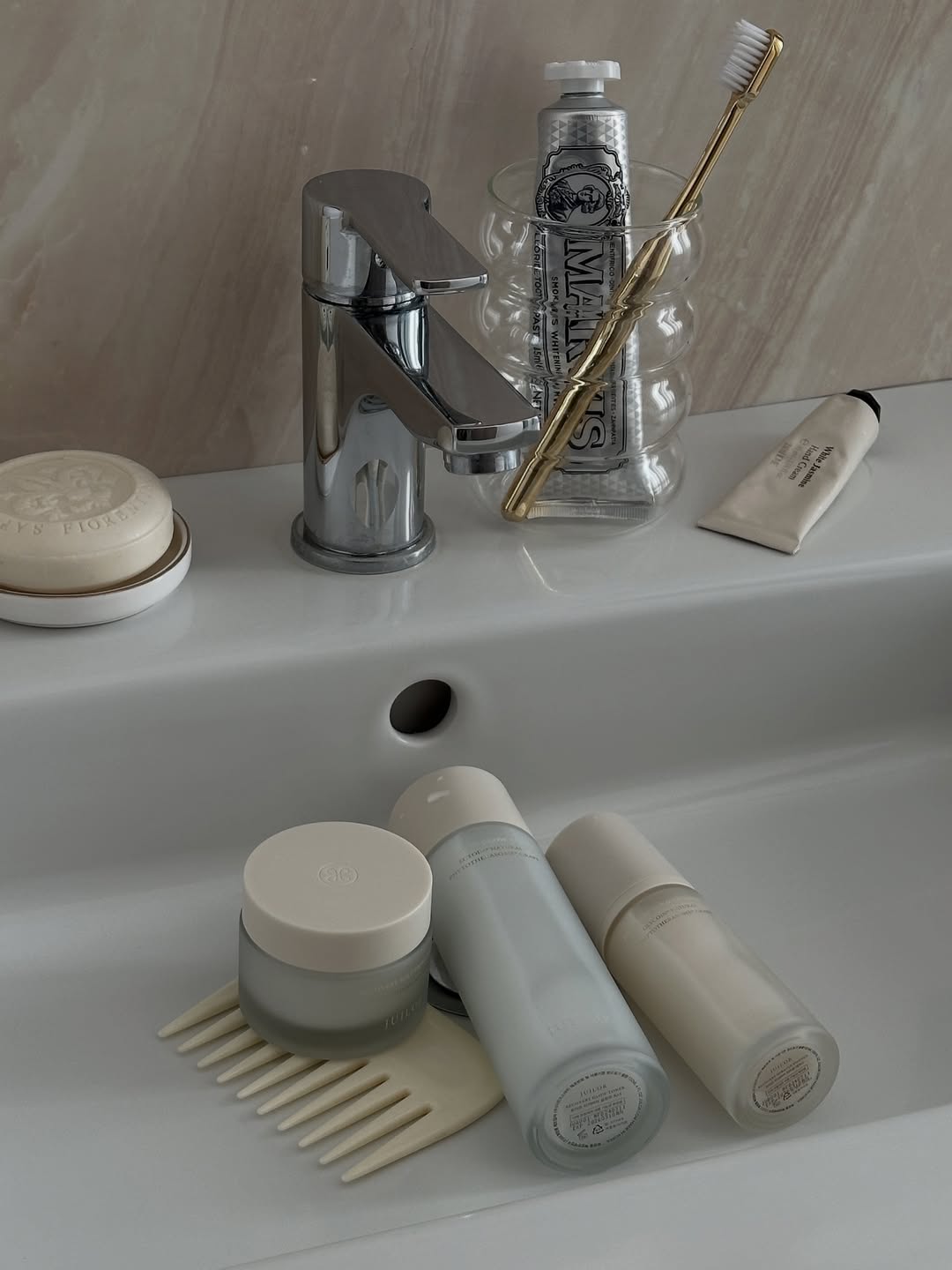 Greške u noćnoj nezi lica koje (neprimetno) ubrzavaju starenje