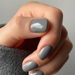 Sivi kratki nokti će biti nail opsesija ovog proleća, evo kako ćemo ih nositi!