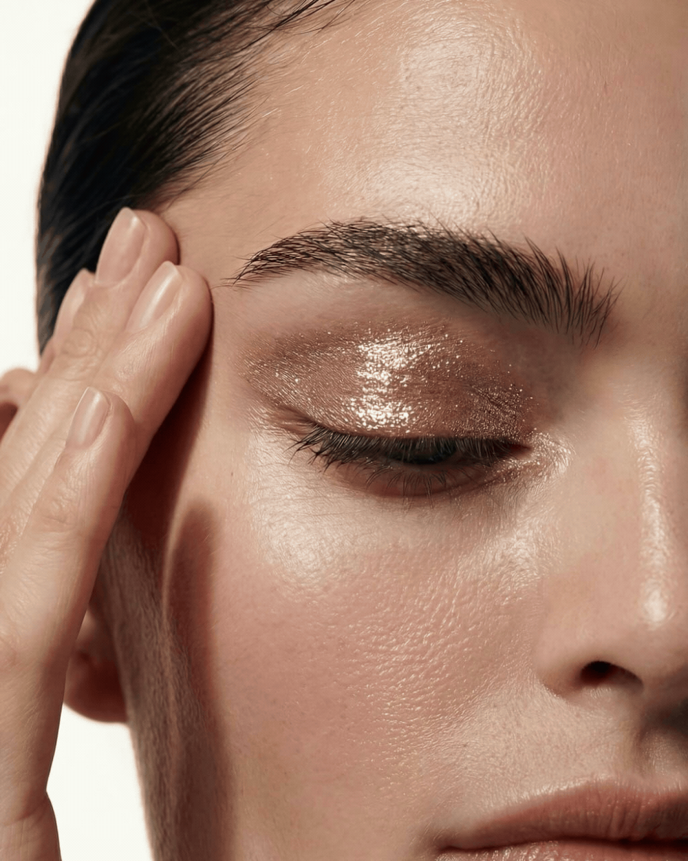 Letnji makeup dobija glamurozan zaokret uz shimer senke