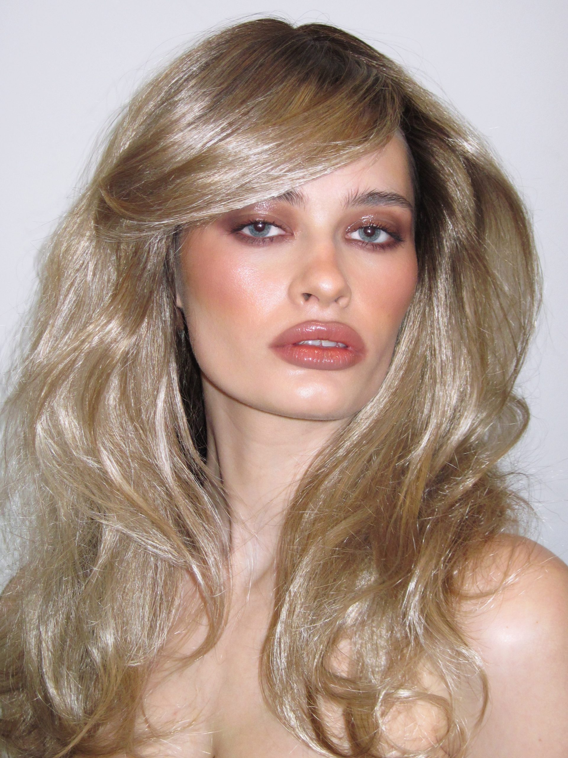 „Cinnamon makeup“ će obeležiti sezonu, a ovo su proizvodi idealni za taj „look“